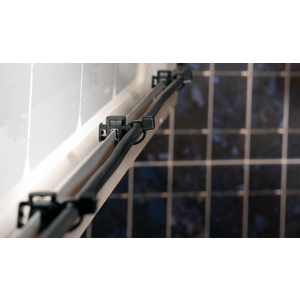 HellermannTyton annonce le clip pour bord de tôle EdgeClip T50REC1-3 Trio