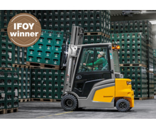 Le chariot frontal électrique EFG 425 de Jungheinrich remporte l’IFOY AWARD 2025