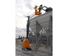 Nacelle élévatrice électrique à mât vertical sur chenilles