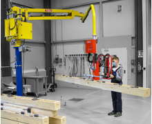Un nouveau manipulateur pour caisses en bois de grandes dimensions chez Dalmec