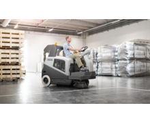 Balayeuse Nilfisk SW5500​ à motorisation hybride