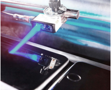 Capteur F 10 Blueglight: un capteur qui détecte les objets sombres ou transparents